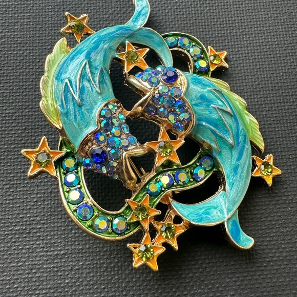 Elegant Blue and Green Brooch with Gold Accents - Picture 3 of 4